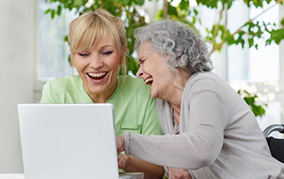 Research: The Best Marketing Channels by Age in South Africa | Everlytic | Email marketing platform | Blog feature image | an old person and a young person interact over a laptop