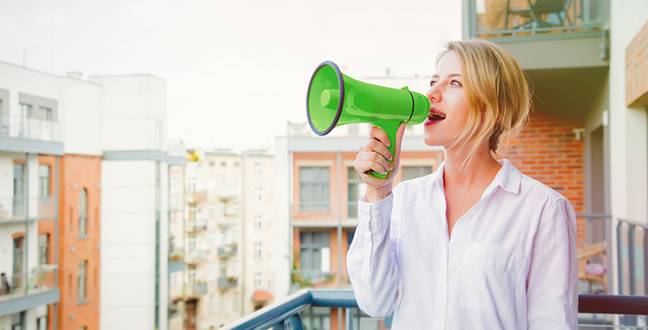 10 Reasons Why You Should Use Voice Broadcasting | Everlytic | Digital Communication Software | Email Marketing | Woman on a loudspeaker