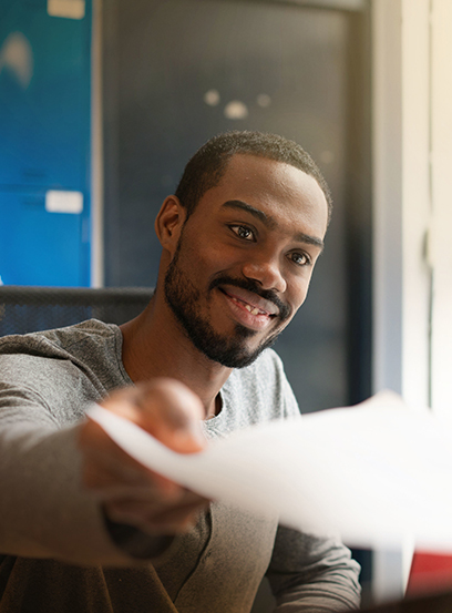 Paper handover | Black businessman | Blog image | Everlytic