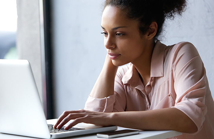 Everlytic-Create-Powerful-Content-Blog-Image-1-Woman-Working-on-Laptop