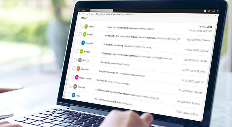 Everlytic | Blog | Write Strong Email Subject Lines to Boost Your Open Rate | Example of Email Subject Lines on Laptop