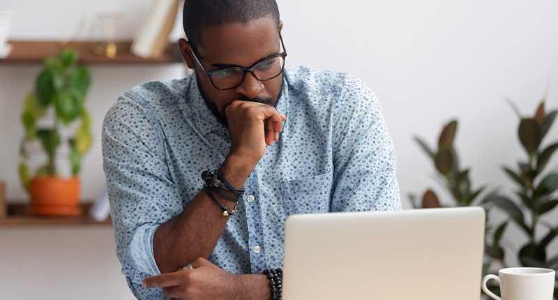 5 Proven Ways to Improve Deliverability on Your Bulk Emails | Everlytic | Email Marketing | Bulk Email | Man Reading Something off a Laptop