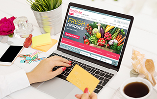 Your 9 Favourite Pieces of Everlytic Content from 2022 | Everlytic | Email marketing | Marketing automation | Bulk Communication | Netflorist case study | Email on laptop screen